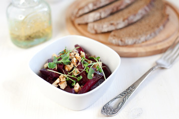 Beetroot salad with walnuts