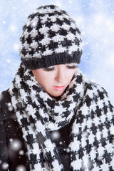 Woman in houndstooth pattern
