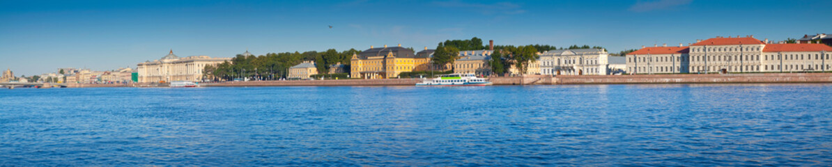 Obraz premium View of St. Petersburg. Universitetskaya Embankment