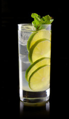 lemonade with lime and ice