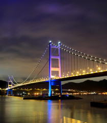 Fototapeta na wymiar Scena nocy z mostu Tsing Ma