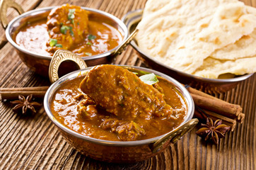 indisches curry mit naan brot