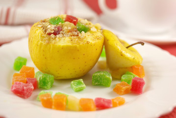 Baked apples with cinnamon