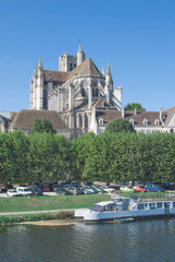 die ber&uuml;hmte Kathedrale von Auxerre in Burgund