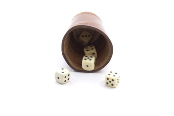 Brauner Würfelbecher