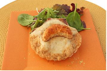 une coquille saint Jacques et la salade