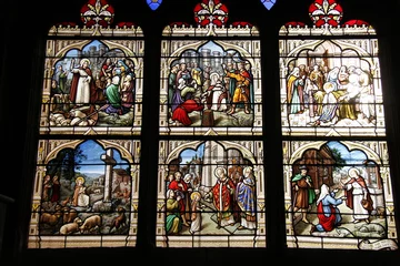  Glasraam in de kerk Saint Seine in Corbigny, Bourgondië © Atlantis