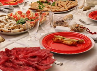tavola imbandita