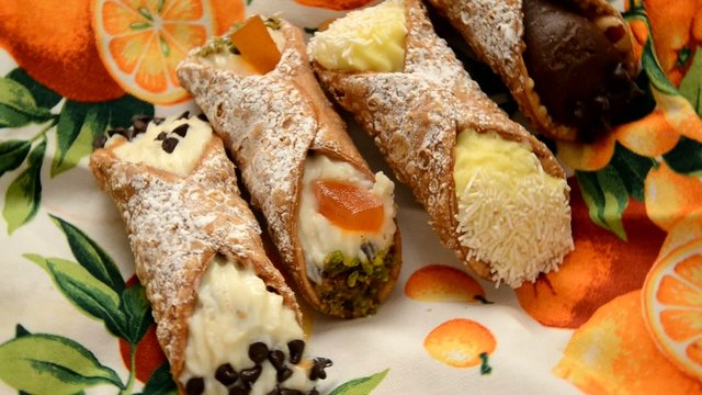 Cannolo カンノーロ Канноли 乳清奶酪卷 Cannolu קנולי