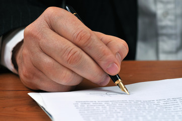 La signature d'un contrat