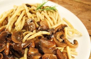 Makkaroni mit Pilzgulasch