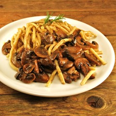 Makkaroni mit Pilzgulasch