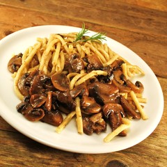 Makkaroni mit Pilzgulasch