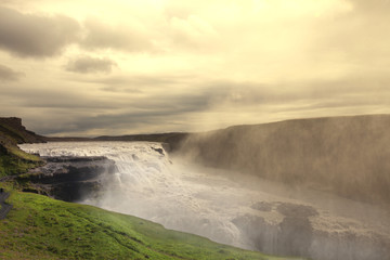Fototapeta na wymiar Wodospad w Islandii