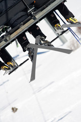 Skieurs sur un télésiège