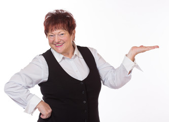 Frau präsentiert auf Handfläche