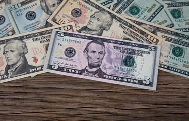 Dollar Noten auf Holz I