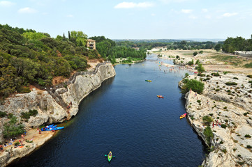 Il fiume Gardon dal Pont du Gard, Linguadoca Roussillon, Francia