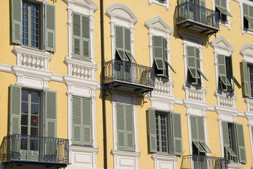 Obraz premium gelbe fassade am platz garibaldi, nizza