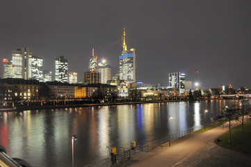 Fototapeta na wymiar Frankfurt am Main, abends