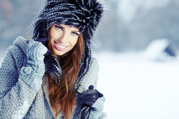 WInter woman portrait outdoor