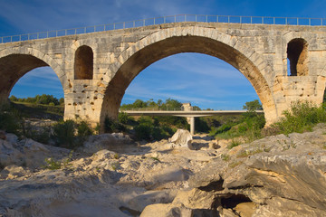 Fototapeta na wymiar Ancient Pont Julien in Provence (France)