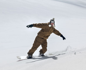 Fototapeta na wymiar Snowboarder ruchu w dół