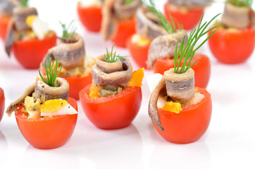 Gefüllte Cherrytomaten mit Sardellen
