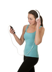 junge Frau hört Musik