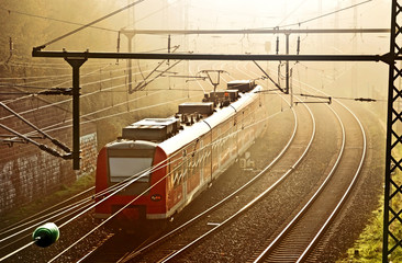 Elektrotriebwagen S-Bahn Zug am Morgen