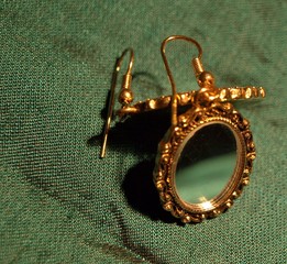 hingestellter Ohrring