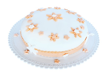 Pasta di zucchero, torta bianca con decorazioni rosa.