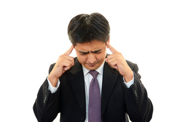 頭痛を訴えるビジネスマン