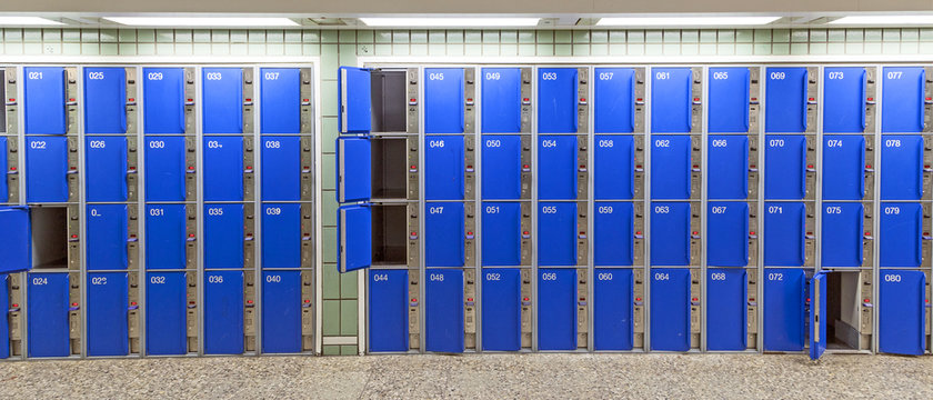 locker at the station - Powered by Adobe