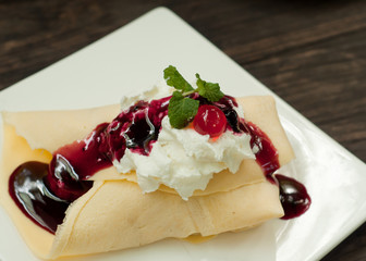 crape with blueberries sauce