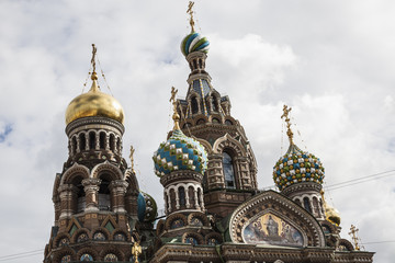 Fototapeta na wymiar Kościół kopuły w resurection Ludowej (Sankt Petersburg)