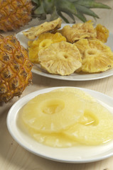 Pineapple rings preserved in syrup