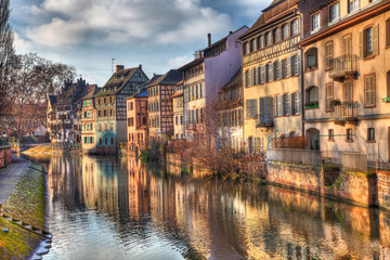 Fototapeta na wymiar Refleksje w Strasburgu