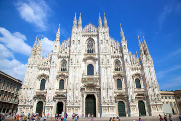 Fototapeta premium Piazza Duomo in Milan, Italy.