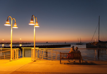 Obraz premium Paar bei Sonnenuntergang