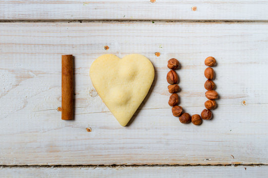 "I love you" sentence arranged with cookies and nuts no. 5