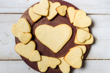 Heart-shaped cookies arranged on a plate no. 8