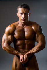 Fototapeta na wymiar Bodybuilder showing his muscles, closeup