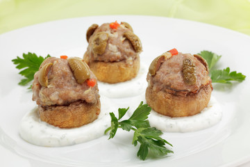 Gefüllte Champignonköpfe