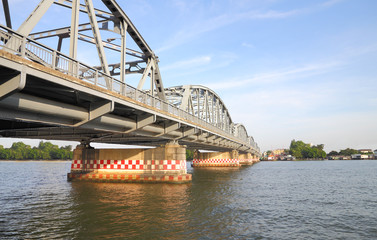 Obraz premium Metal bridge across local river to country.
