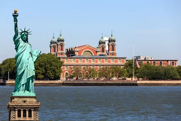 Papier Peint photo Lavable Lieux américains New York - Ellis Island et Statue de la Liberté
