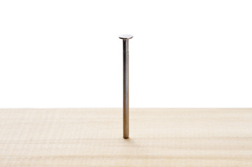 白背景に木の板と釘