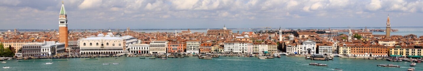 Fototapeta na wymiar Panoramiczny widok z Wenecji - Włochy