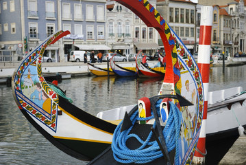 Fototapeta na wymiar Aveiro typowych łodzi, Portugalia