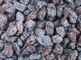 black raisins